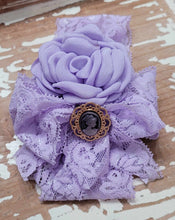 Load image into Gallery viewer, Miniature or small cameo blooms