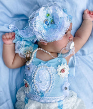 Load image into Gallery viewer, Lacey Blooms