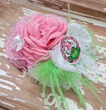 Load image into Gallery viewer, Pink green guy
