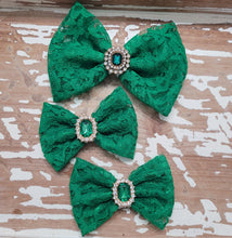 Load image into Gallery viewer, Lace bows
