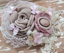 Load image into Gallery viewer, Champagne w/ pink cameo
