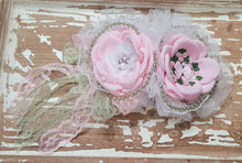 Load image into Gallery viewer, Small open dbl bloom
