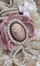 Load image into Gallery viewer, Champagne w/ pink cameo
