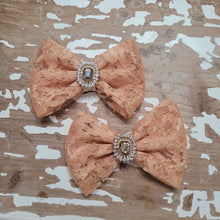 Load image into Gallery viewer, Lace bows
